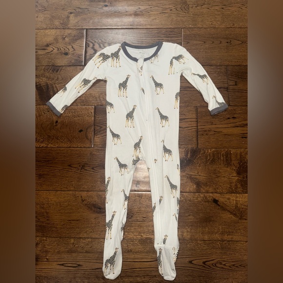 Kyte BABY Other - Kyte Baby Bamboo Giraffe Zipper Footie Size 6-12 Month